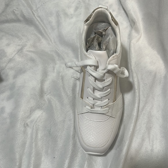 Iman White Sneakers, Size 7.5, Brand New - Picture 2 of 6
